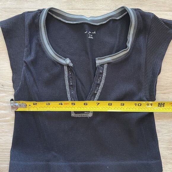 Urban Outfitters Go For Gold Black Seamless Crop Top-Size M - Picture 6 of 7